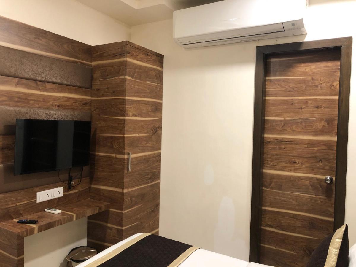 Hotel Circle Inn Ahmadábád Kültér fotó