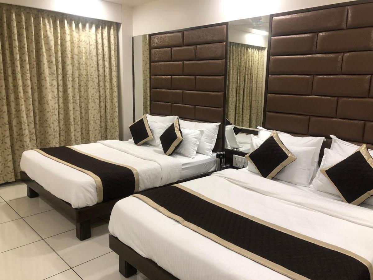 Hotel Circle Inn Ahmadábád Kültér fotó