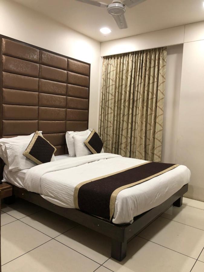 Hotel Circle Inn Ahmadábád Kültér fotó