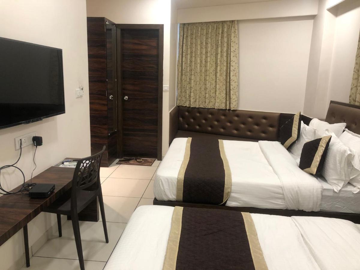 Hotel Circle Inn Ahmadábád Kültér fotó