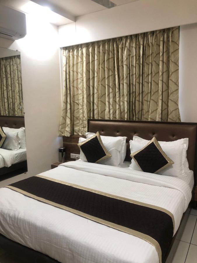 Hotel Circle Inn Ahmadábád Kültér fotó