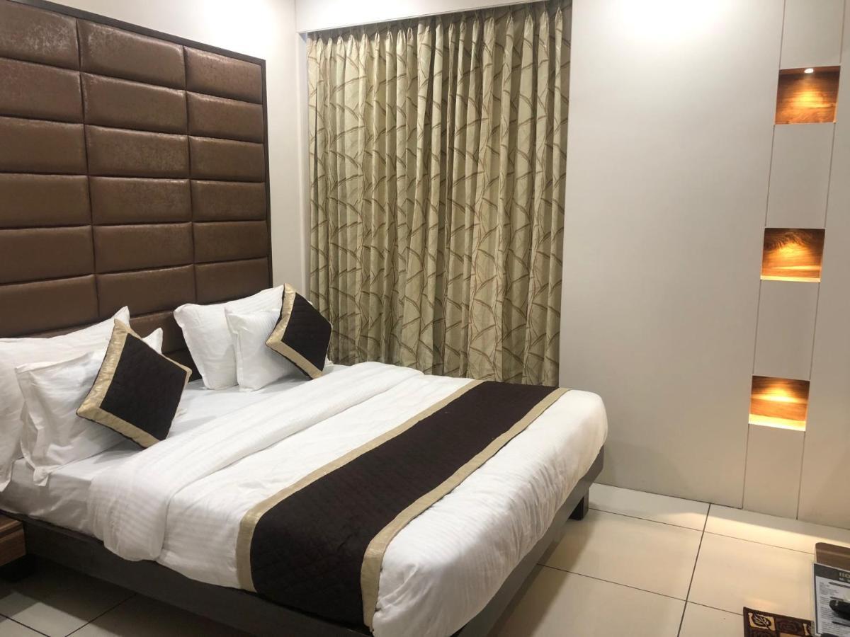 Hotel Circle Inn Ahmadábád Kültér fotó